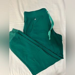 FIGS Women’s Zamora jogger scrub pants in green size Medium